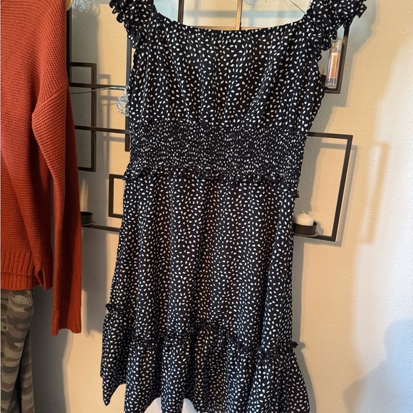 🖤🤍Smocked Ruffle Sundress 🤍🖤 - Picture 2 of 6